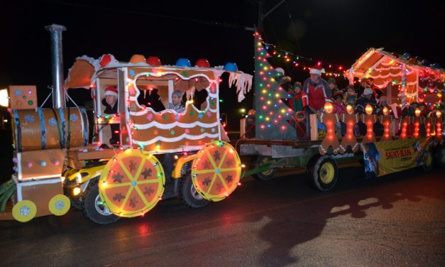 Lights, floats and decorations bring Embrun early holiday cheer