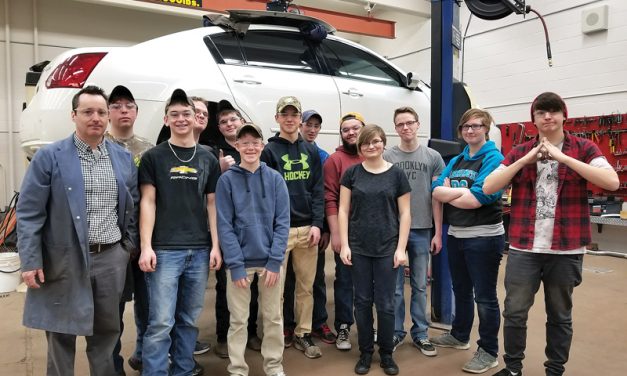 North Dundas Students restore vehicle for local Syrian family