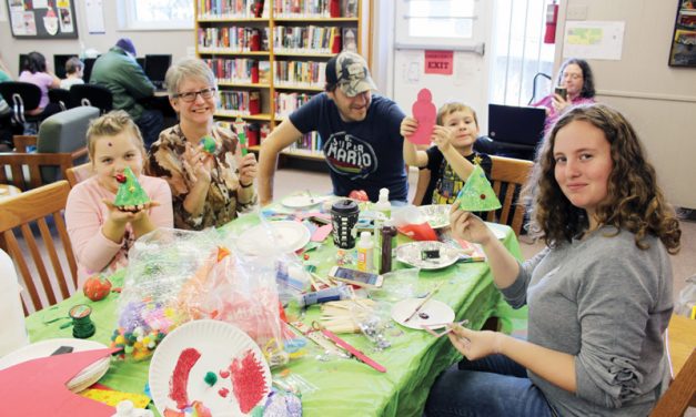 Christmas craft fun at Chesterville Library
