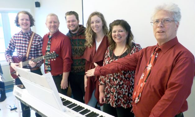 Gallaghers introduce original Christmas song