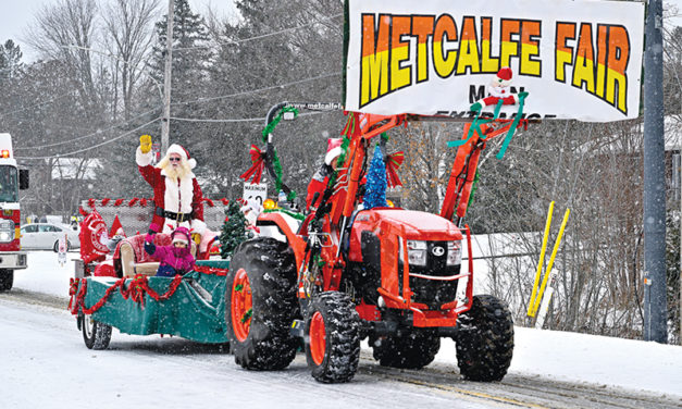 Santa Claus arrives in Metcalfe along with the Christmas Spirit