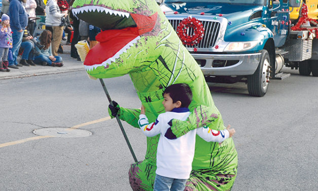 2022 Russell Santa Claus Parade a hit with community